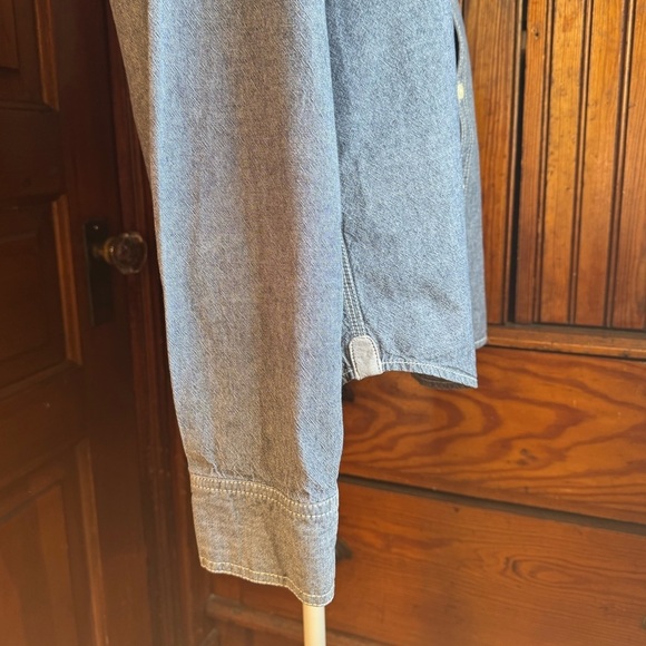 Men’s FOSSIL Button Down Shirt Size Medium Vintage Fit Denim - Picture 4 of 6